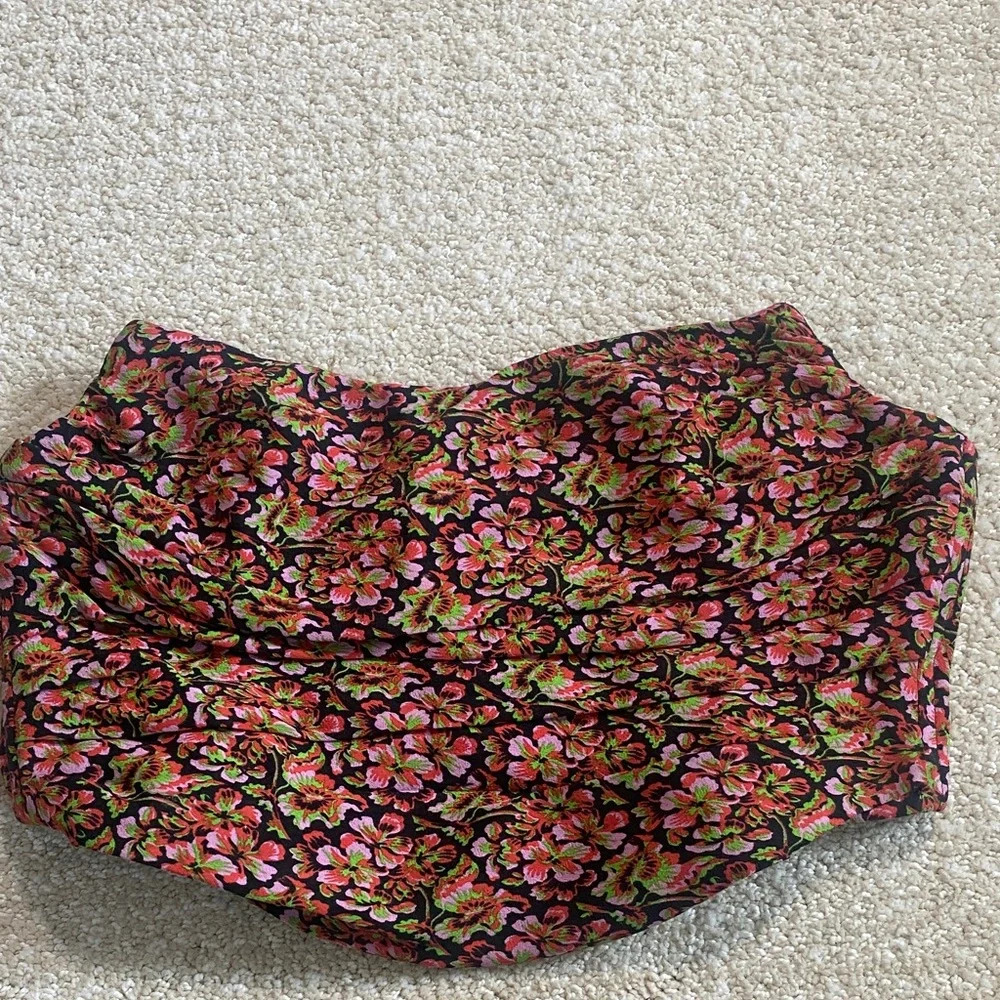 Zara Floral Crop Top in Black and Pink - Picture 6 of 8